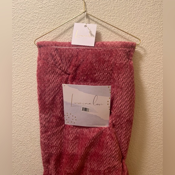 Lumina Lou Bedding Nwt Lumina Lou Plush Throw Blanket Pink Pink